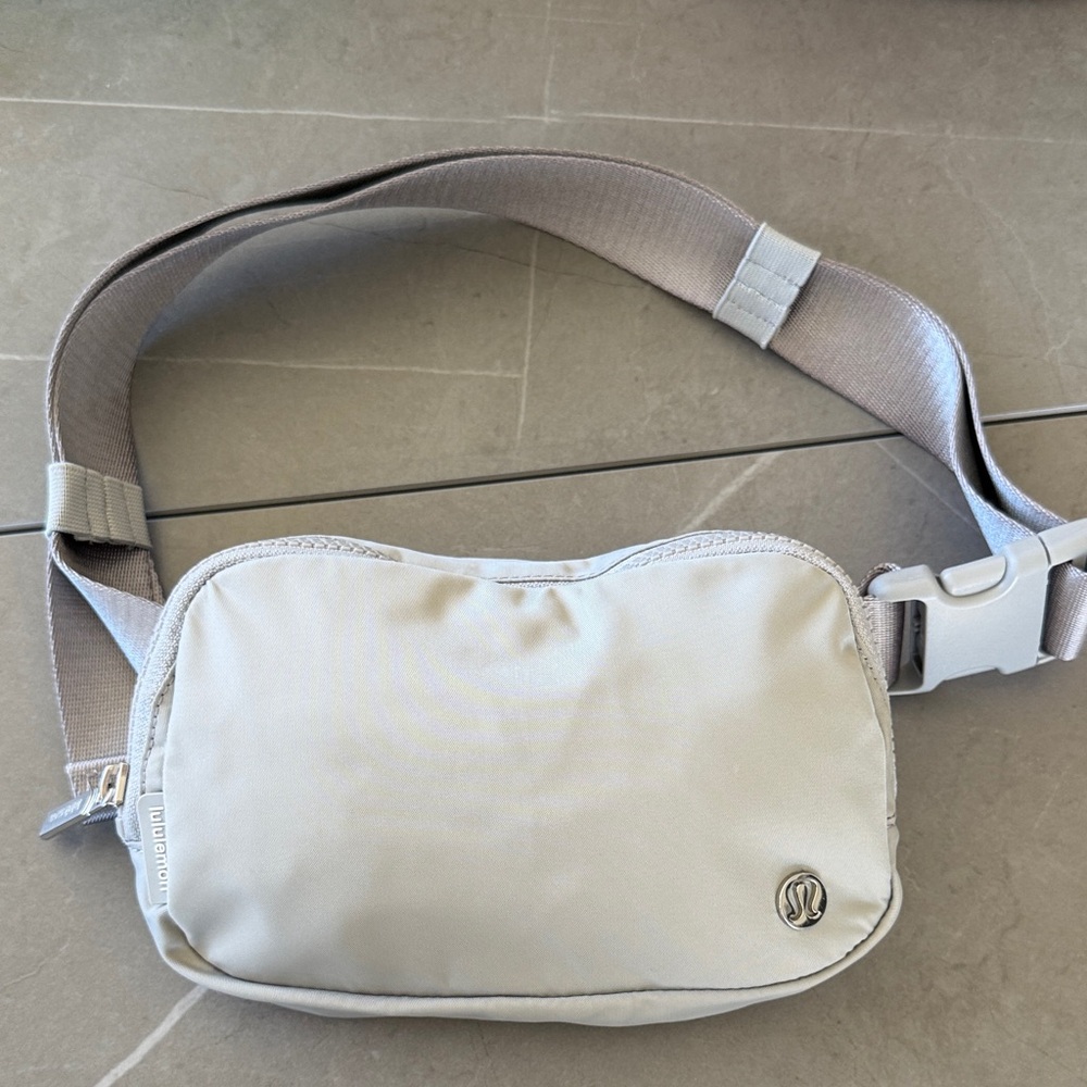 Lululemon Everywhere Light Gray Belt Bag